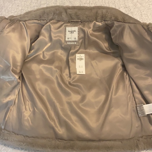 A&F Fur Mini Puffer Jacket - Picture 8 of 8